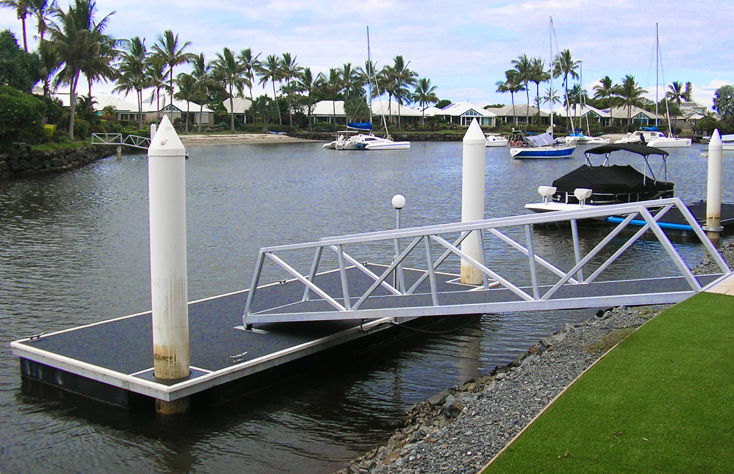 Pontoon vs Jetty - What's the Difference