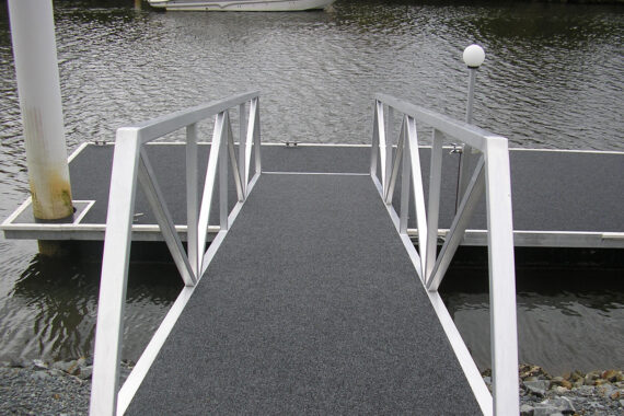 How to Choose The Right Type Of Pontoon