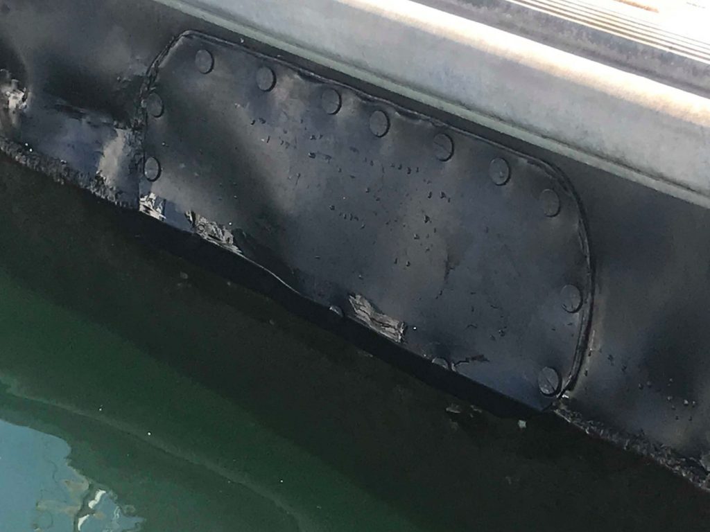 Pontoon liners