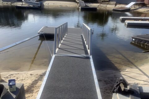 Strut Arm Pontoons