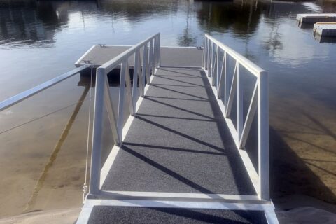 Strut Arm Pontoons