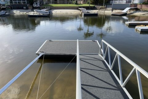 Strut Arm Pontoons