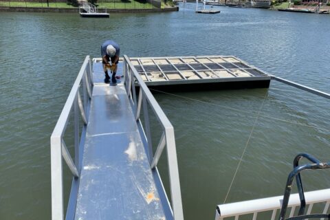 Strut Arm Pontoons