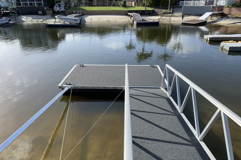 Custom Pontoon Docks vs. Modular Docks: Which is the Ideal Choice for Your Waterfront?